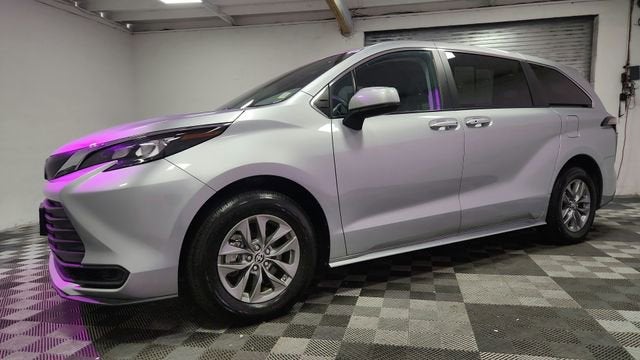 2024 Toyota Sienna LE