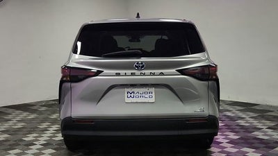 2024 Toyota Sienna LE