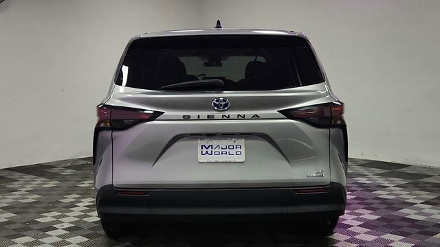 2024 Toyota Sienna LE