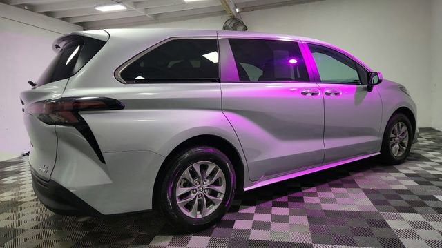 2024 Toyota Sienna LE