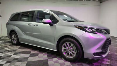 2024 Toyota Sienna LE