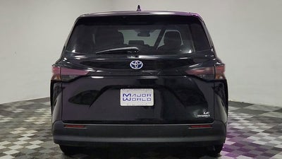 2024 Toyota Sienna LE