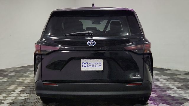 2024 Toyota Sienna LE
