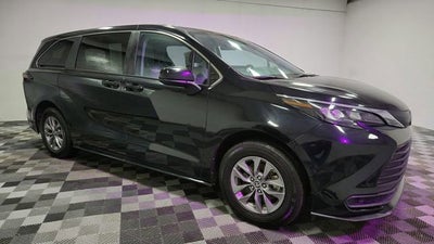 2024 Toyota Sienna LE