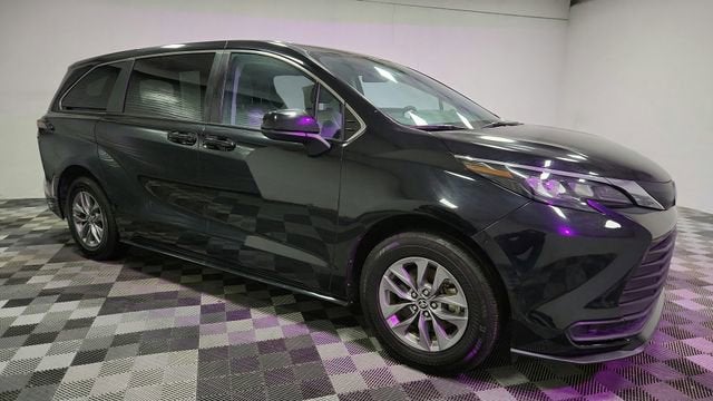 2024 Toyota Sienna LE