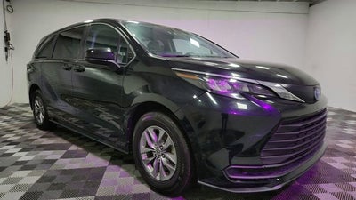 2024 Toyota Sienna LE