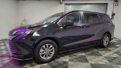 2024 Toyota Sienna LE