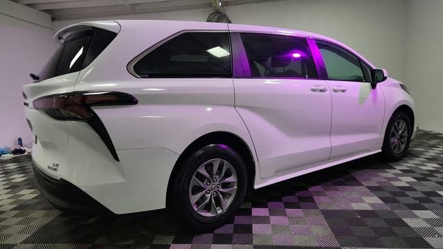 2024 Toyota Sienna LE