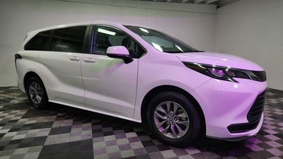2024 Toyota Sienna LE