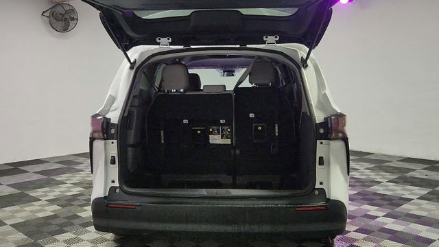 2024 Toyota Sienna LE