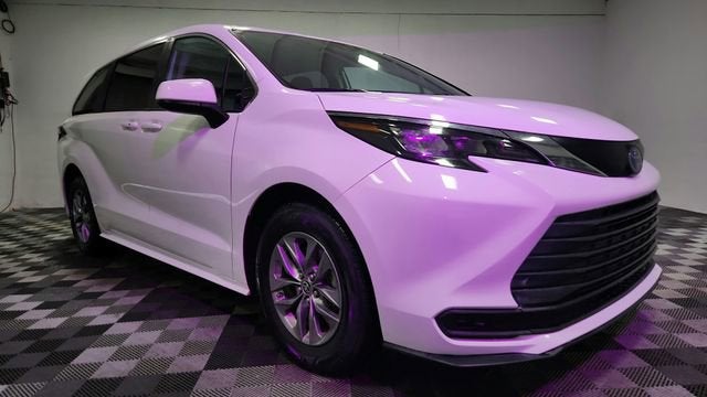 2024 Toyota Sienna LE