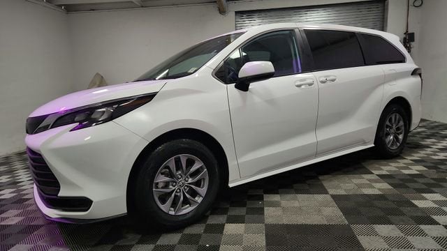2024 Toyota Sienna LE