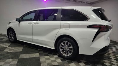 2024 Toyota Sienna LE