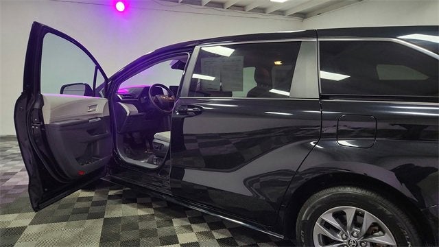 2024 Toyota Sienna LE