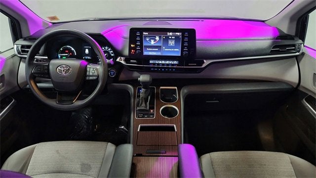 2024 Toyota Sienna LE