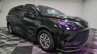2024 Toyota Sienna LE