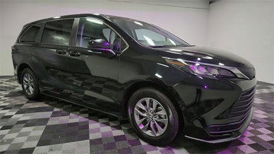 2024 Toyota Sienna LE