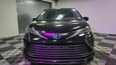 2024 Toyota Sienna LE