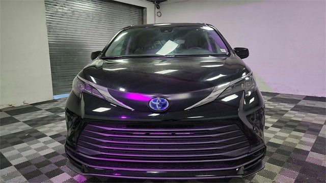 2024 Toyota Sienna LE