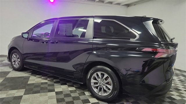 2024 Toyota Sienna LE