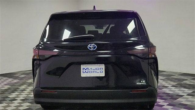 2024 Toyota Sienna LE