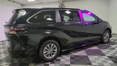 2024 Toyota Sienna LE
