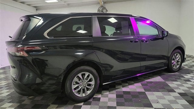 2024 Toyota Sienna LE