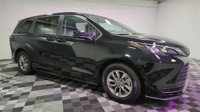 2024 Toyota Sienna LE