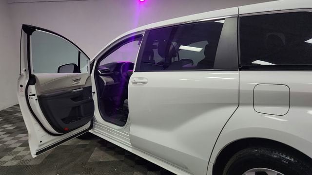 2024 Toyota Sienna LE