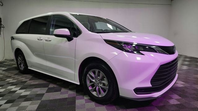2024 Toyota Sienna LE