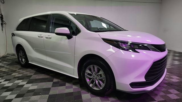2024 Toyota Sienna LE