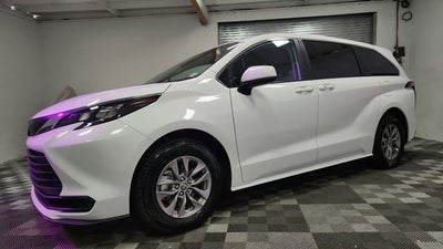 2024 Toyota Sienna LE