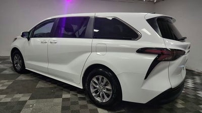 2024 Toyota Sienna LE