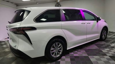 2024 Toyota Sienna LE