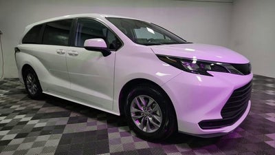 2024 Toyota Sienna LE