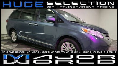 2017 Toyota Sienna XLE Auto Access Seat