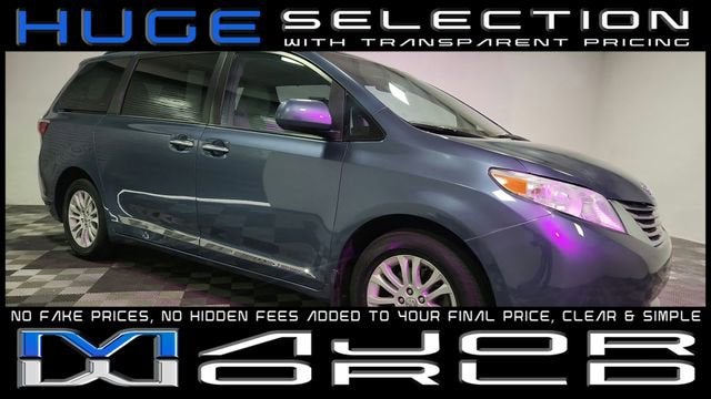2017 Toyota Sienna XLE Auto Access Seat