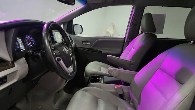 2017 Toyota Sienna XLE Auto Access Seat