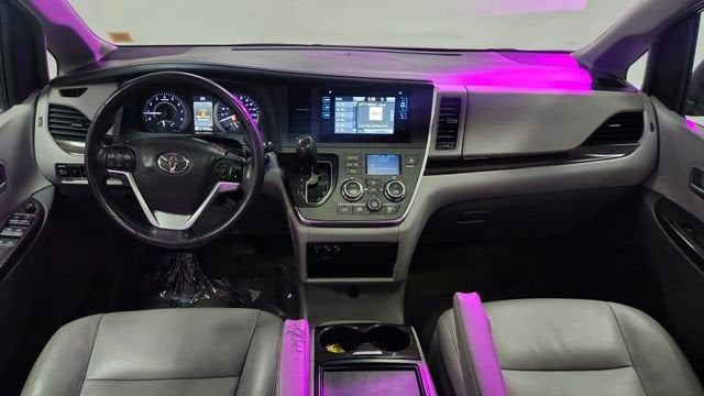 2017 Toyota Sienna XLE Auto Access Seat