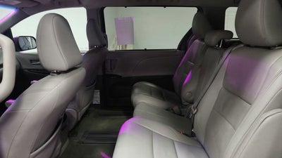 2017 Toyota Sienna XLE Auto Access Seat