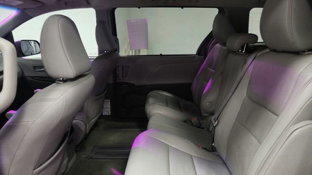 2017 Toyota Sienna XLE Auto Access Seat