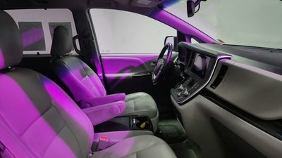 2017 Toyota Sienna XLE Auto Access Seat