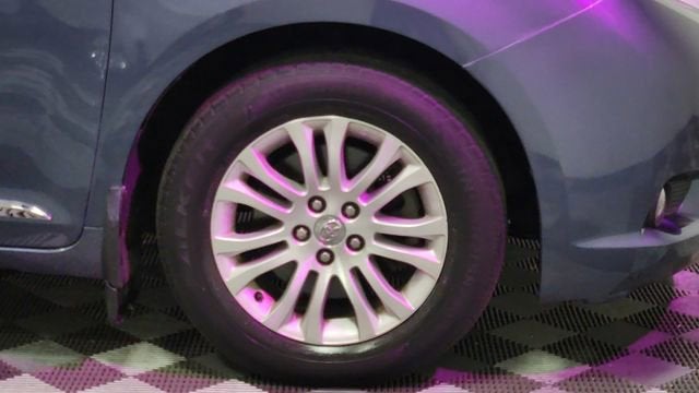2017 Toyota Sienna XLE Auto Access Seat