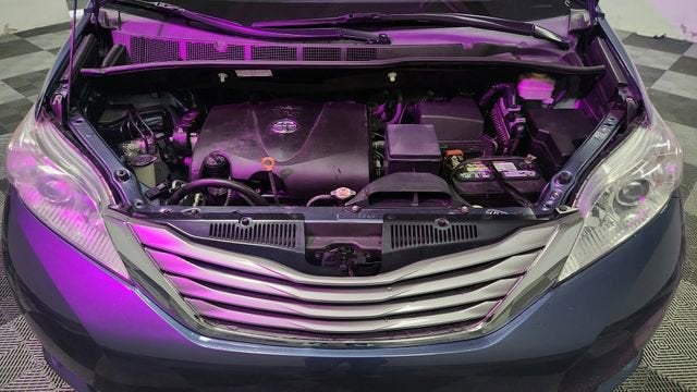 2017 Toyota Sienna XLE Auto Access Seat