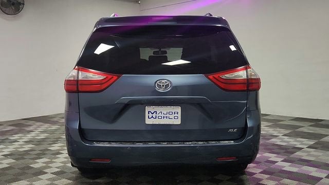 2017 Toyota Sienna XLE Auto Access Seat
