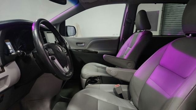 2017 Toyota Sienna XLE Auto Access Seat