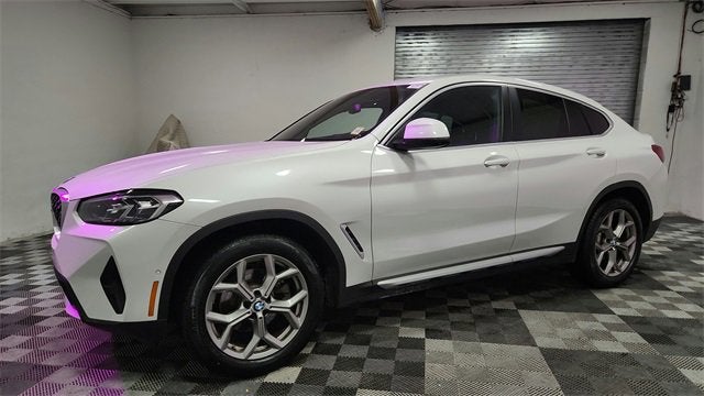 2025 BMW X4 xDrive30i