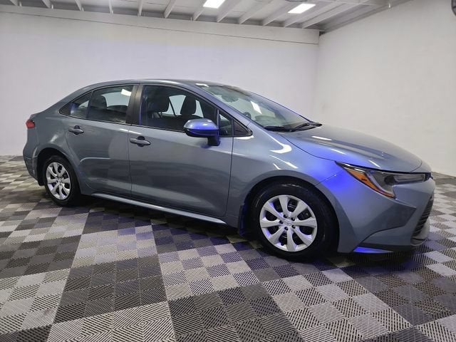 2025 Toyota Corolla LE - Photo 8