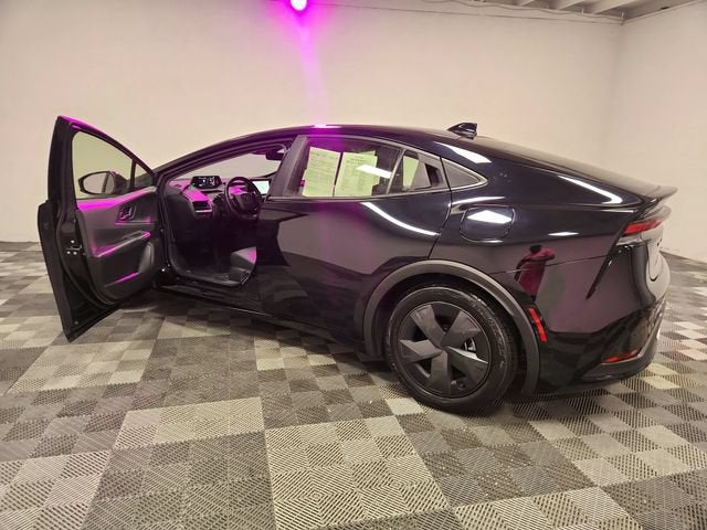 2025 Toyota Prius LE