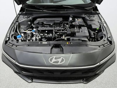 2025 Hyundai Elantra SE